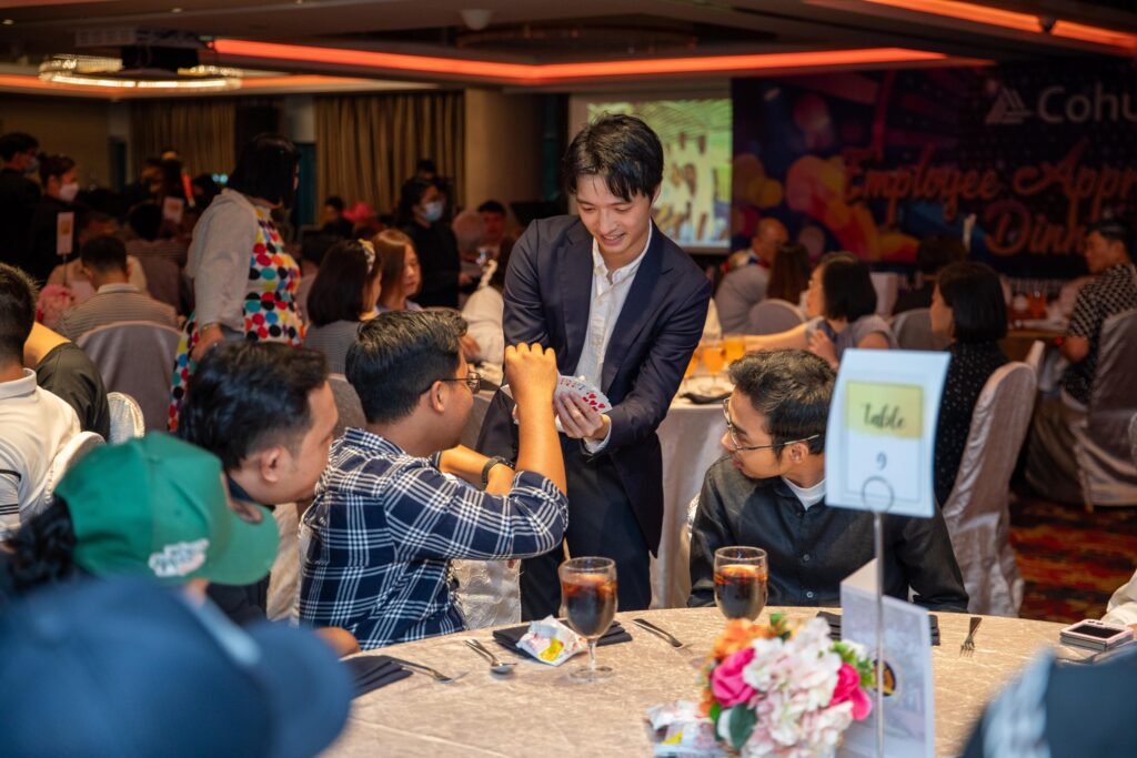 Close up roving Magician for Corporate Events