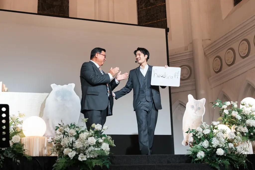 Ryan Goh performing stage magic at a wedding